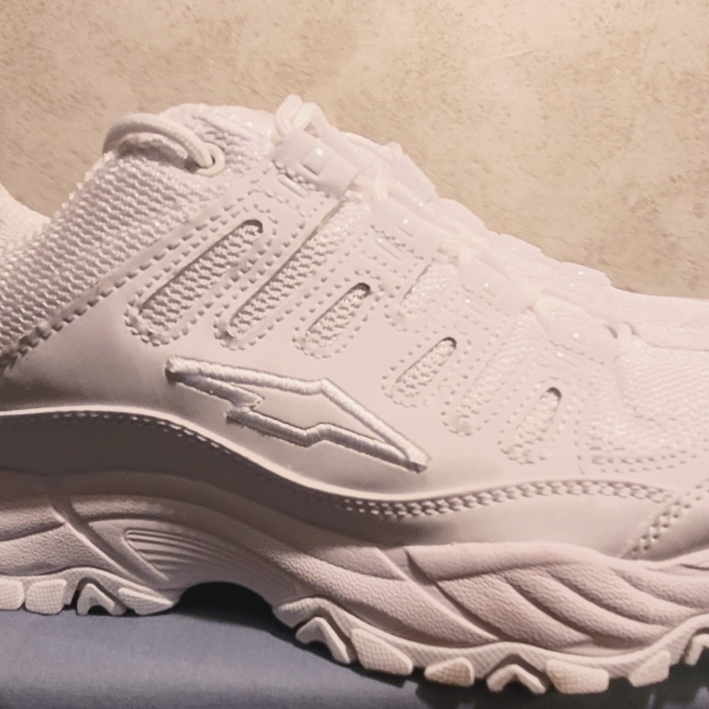 Womans Avia Tennis shoes